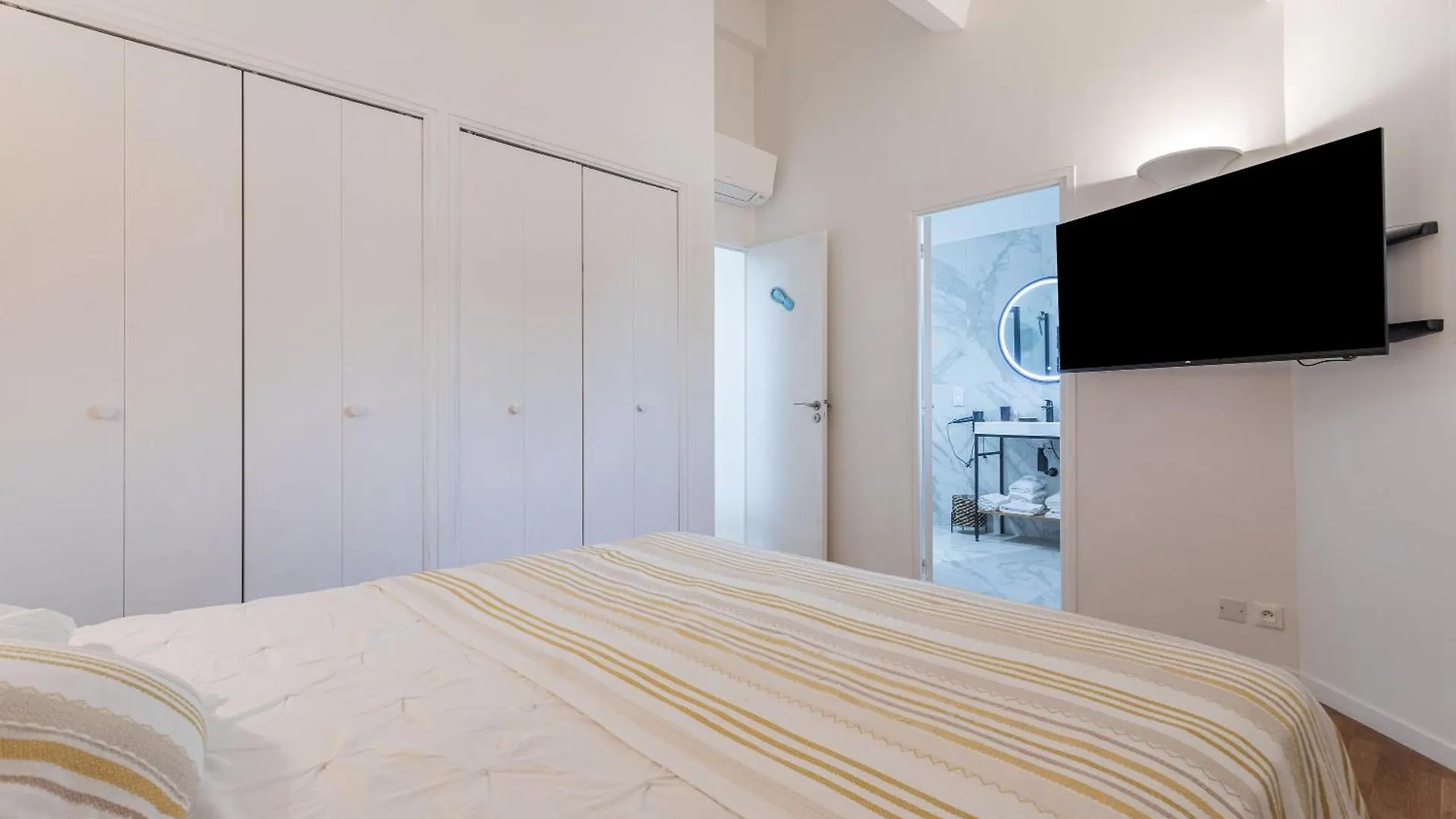 Villa Osher Saint-Raphael  0*, Saint-Raphael (Var) France
