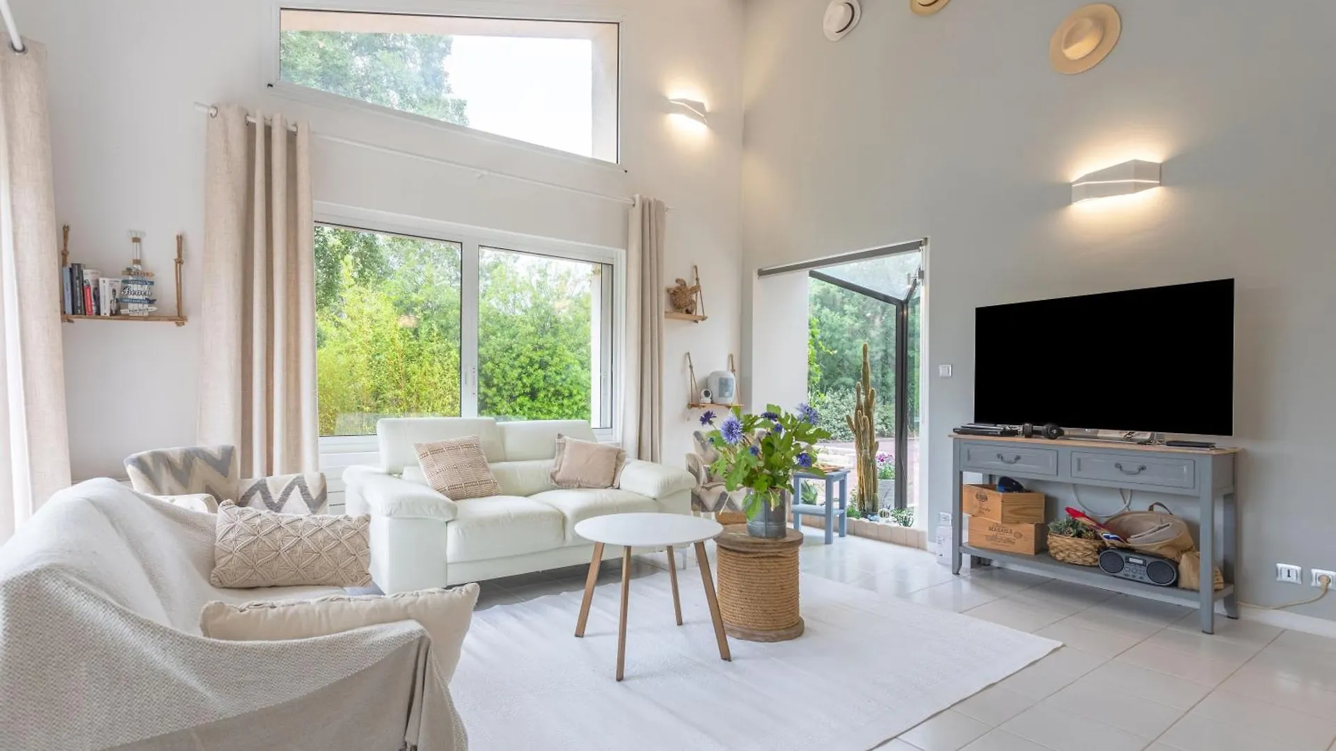 Villa Osher Saint-Raphael  0*, Saint-Raphael (Var) France