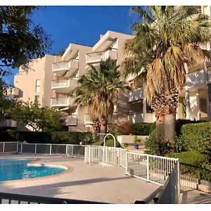 Appartement Superbe Avec Piscine Au Bord De La Mer, Saint-Raphaël